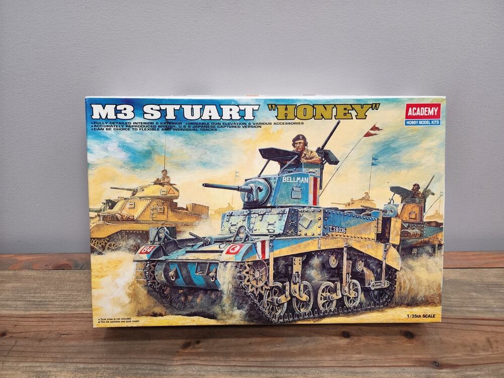 Academy Model Kit - M3 Stuart Honey Light Tank #1399 - Complete!!